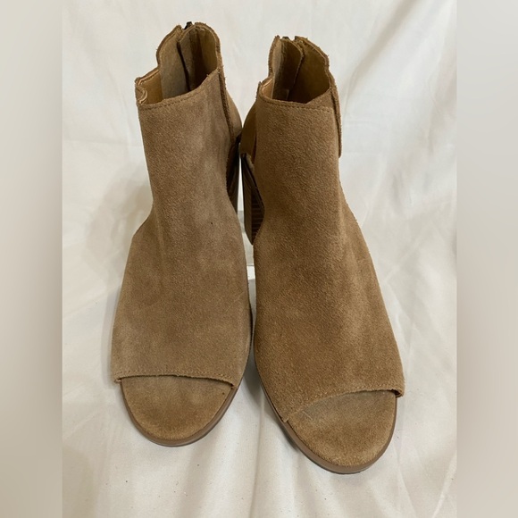 Lucky Brand Keight Tan Suede Peep-Toe Heeled Boots, Women’s Size 7 - Picture 2 of 9